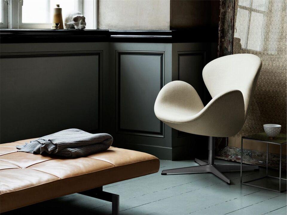 Arne Jaconsen insp Swan Chair