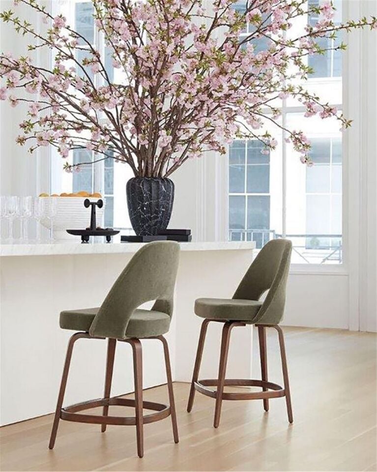 Eero Saarinen insp Barstool