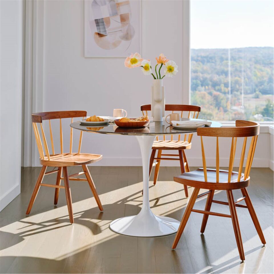 Eero Saarinen insp Tulip Round Table